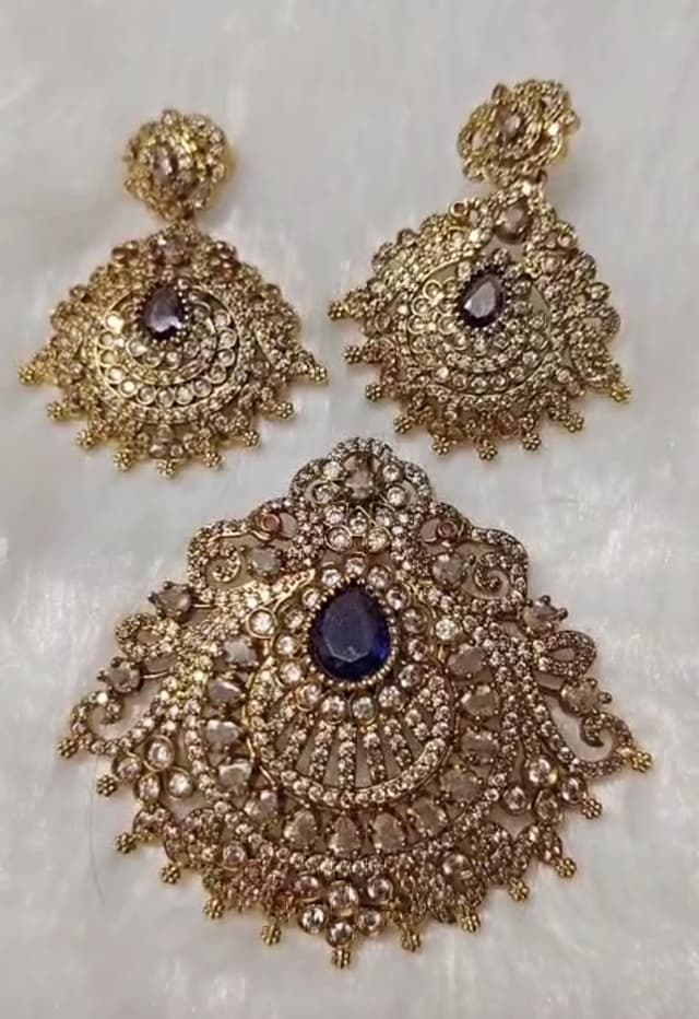 1gram gold locket with ear rings